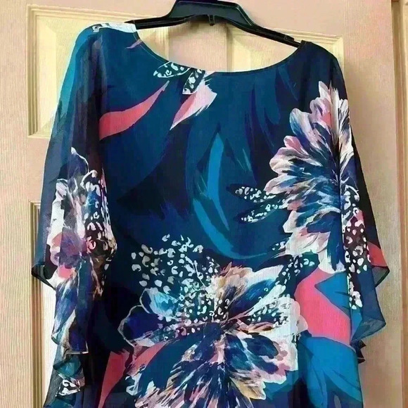 Women blouse size XXL. - Picture 2 of 6